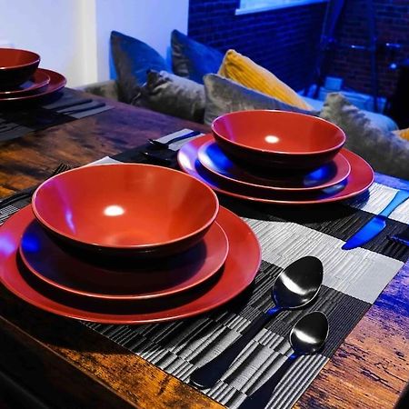 Stunning Two Bed City Centre Apartment リーズ エクステリア 写真