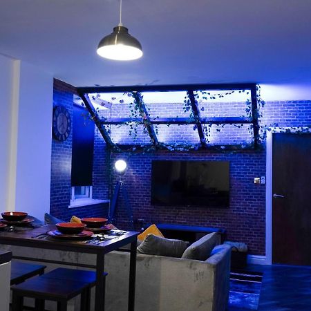 Stunning Two Bed City Centre Apartment リーズ エクステリア 写真