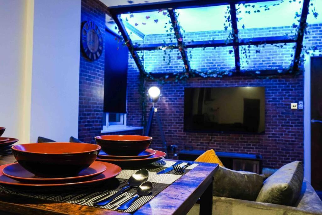 Stunning Two Bed City Centre Apartment リーズ エクステリア 写真