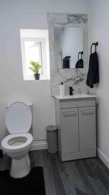 Stunning Two Bed City Centre Apartment リーズ エクステリア 写真