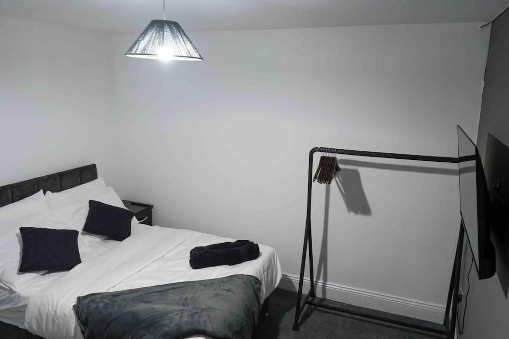 Stunning Two Bed City Centre Apartment リーズ エクステリア 写真