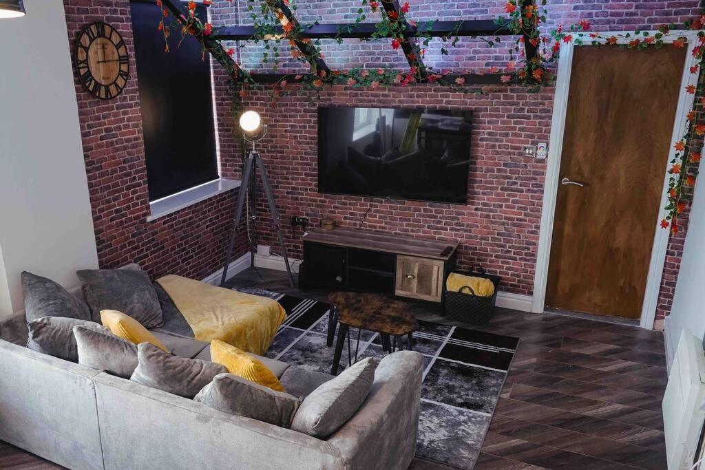 Stunning Two Bed City Centre Apartment リーズ エクステリア 写真