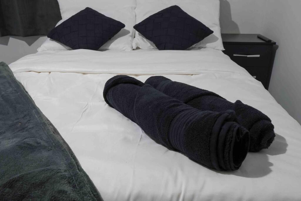Stunning Two Bed City Centre Apartment リーズ エクステリア 写真