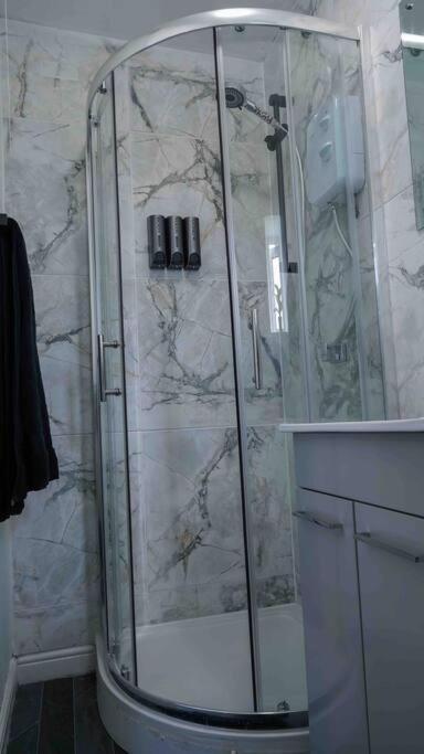 Stunning Two Bed City Centre Apartment リーズ エクステリア 写真