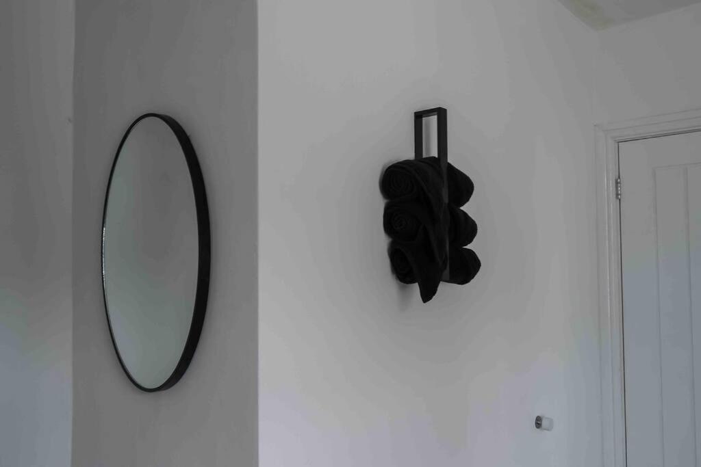 Stunning Two Bed City Centre Apartment リーズ エクステリア 写真
