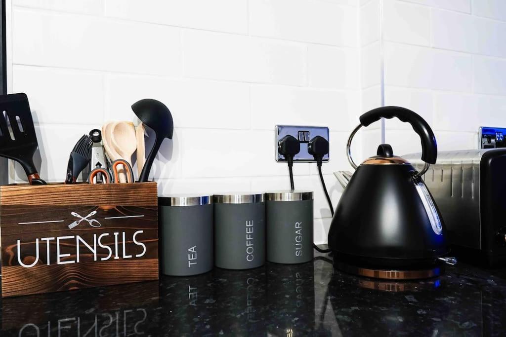 Stunning Two Bed City Centre Apartment リーズ エクステリア 写真