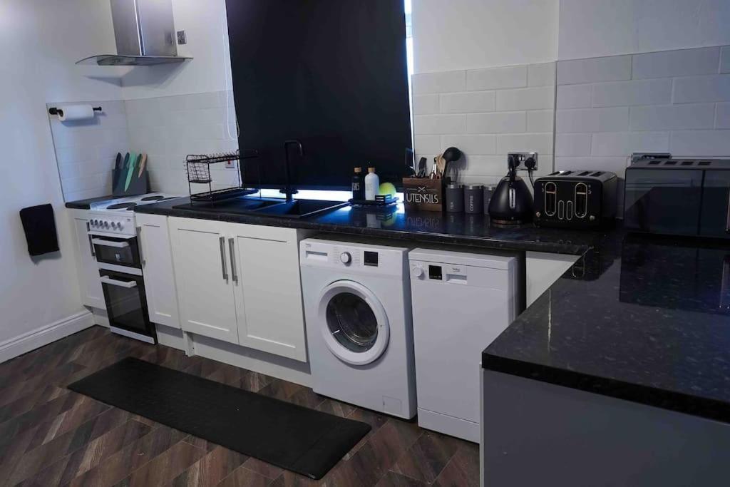 Stunning Two Bed City Centre Apartment リーズ エクステリア 写真